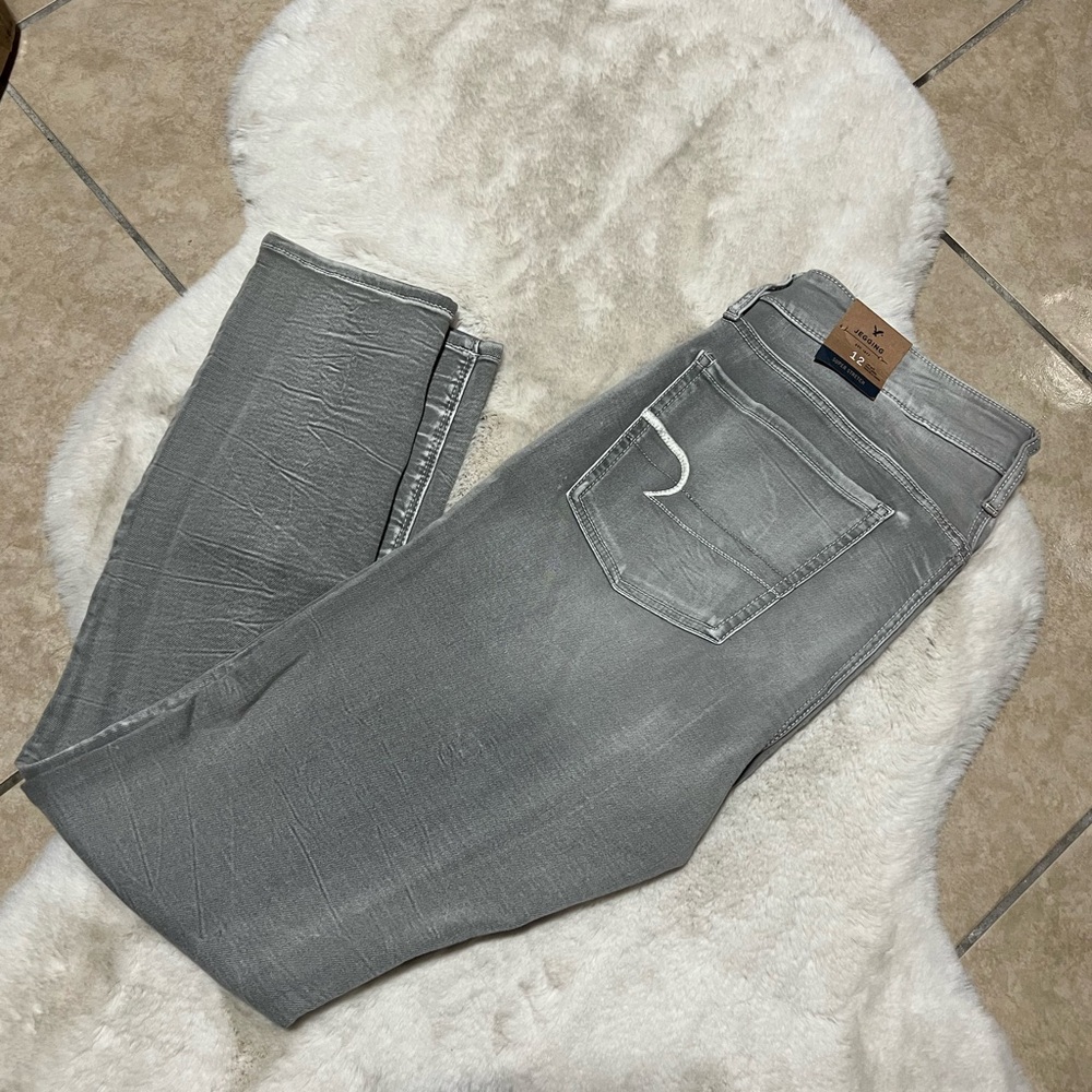 New woman’s American Eagle jagging